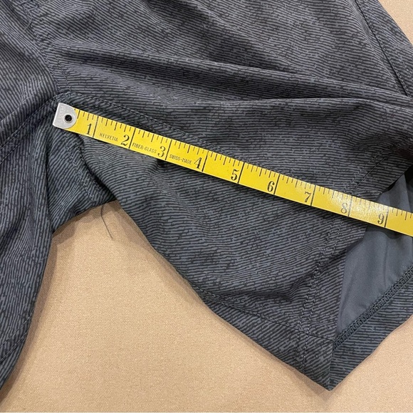 Vuori Men’s Kore Shorts Lined 7” Inseam Charcoal Grey Size Small - Picture 10 of 10